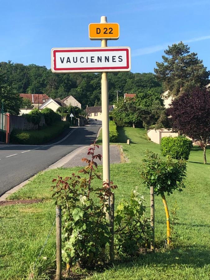 Castelger Bed & Breakfast Vauciennes  Екстериор снимка